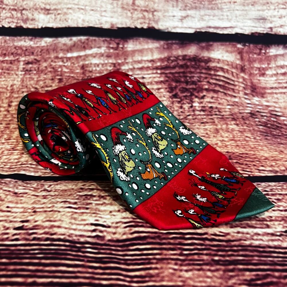 Dr Seuss The Grinch 100% Silk Skinny Tie 56x4 Christmas Holiday Santa Reindeer